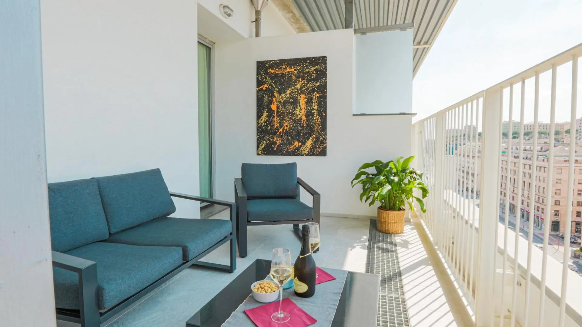 Appartamento Attico Luxury Con Parcheggio E Terrazza Vista Mozzafiato Genova 0*,  Italia